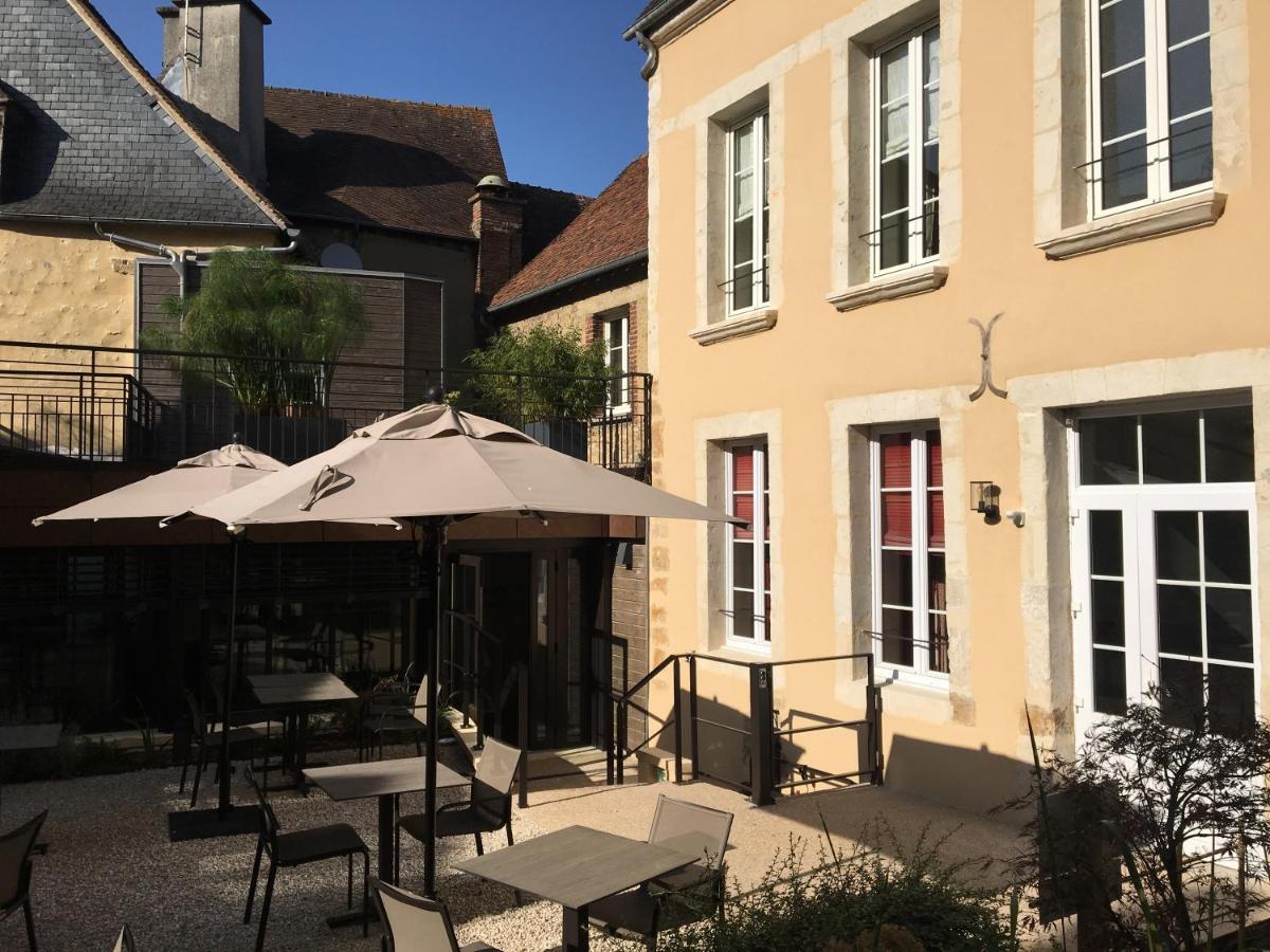 Logis - Hotel & Restaurant Du Tribunal Mortagne-au-Perche Eksteriør billede