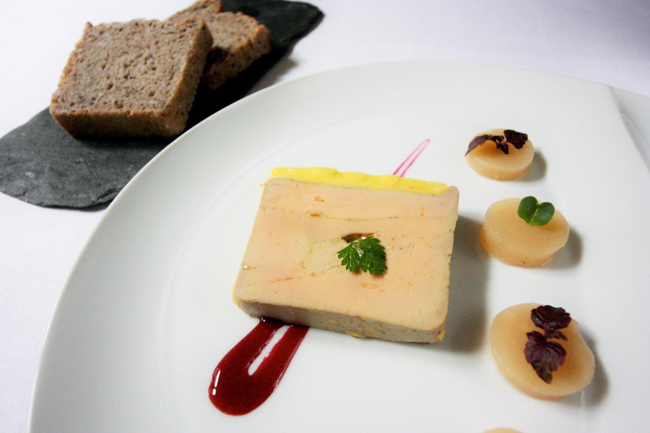 Logis - Hotel & Restaurant Du Tribunal Mortagne-au-Perche Eksteriør billede