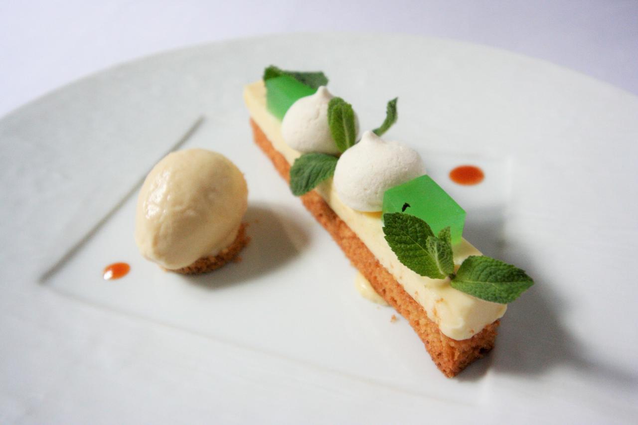 Logis - Hotel & Restaurant Du Tribunal Mortagne-au-Perche Eksteriør billede