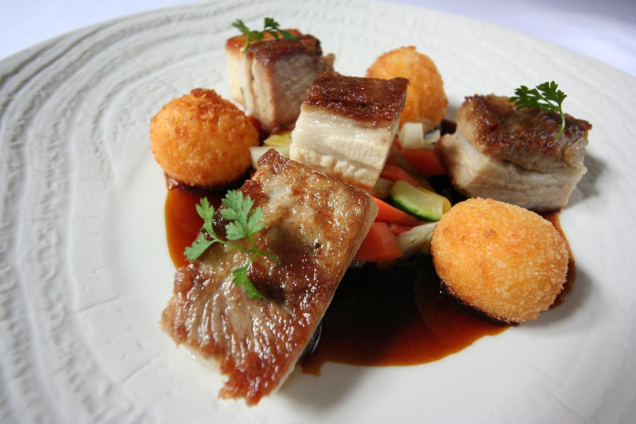 Logis - Hotel & Restaurant Du Tribunal Mortagne-au-Perche Eksteriør billede