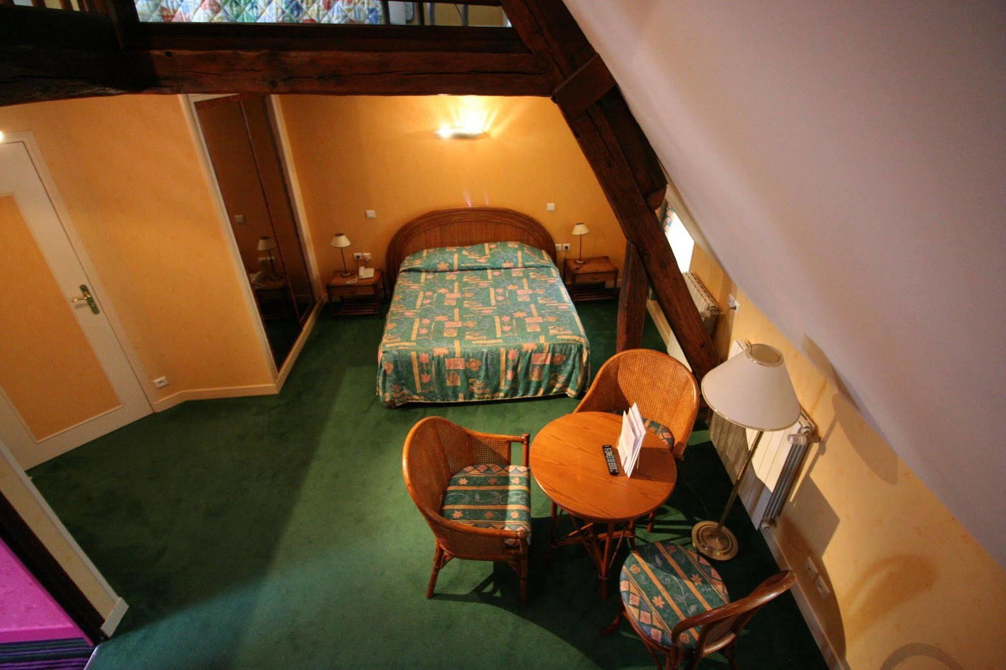 Logis - Hotel & Restaurant Du Tribunal Mortagne-au-Perche Eksteriør billede