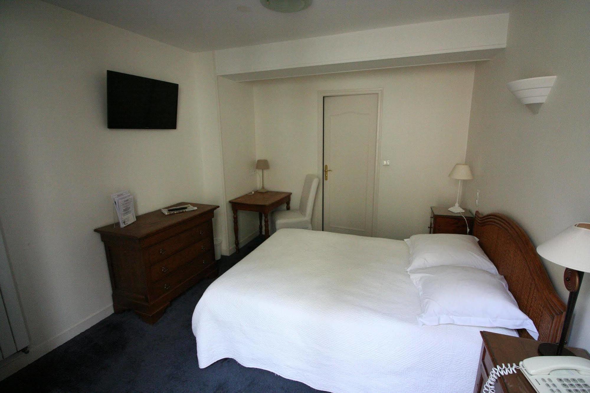 Logis - Hotel & Restaurant Du Tribunal Mortagne-au-Perche Eksteriør billede