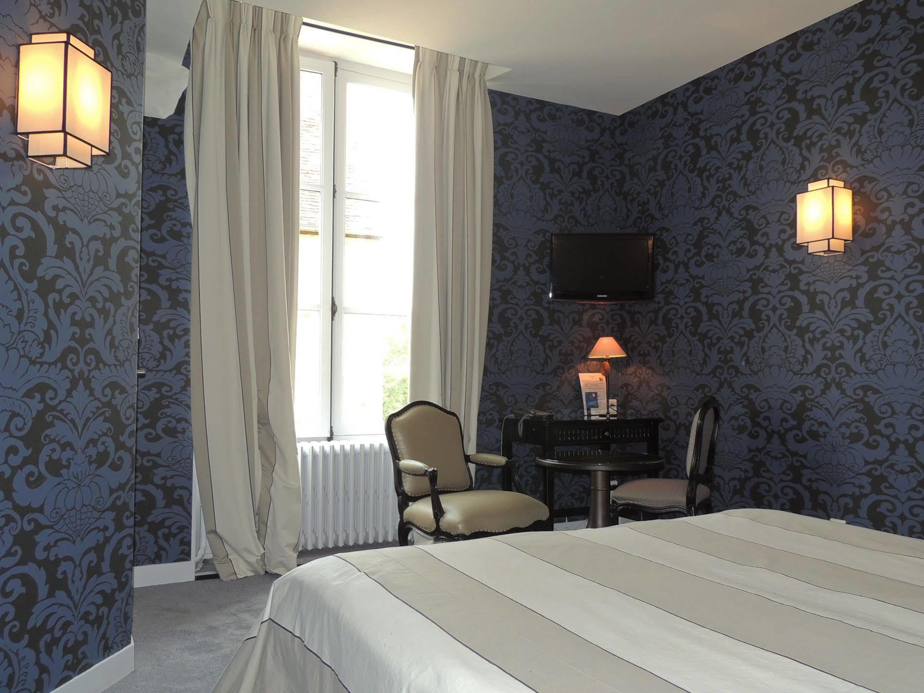 Logis - Hotel & Restaurant Du Tribunal Mortagne-au-Perche Eksteriør billede